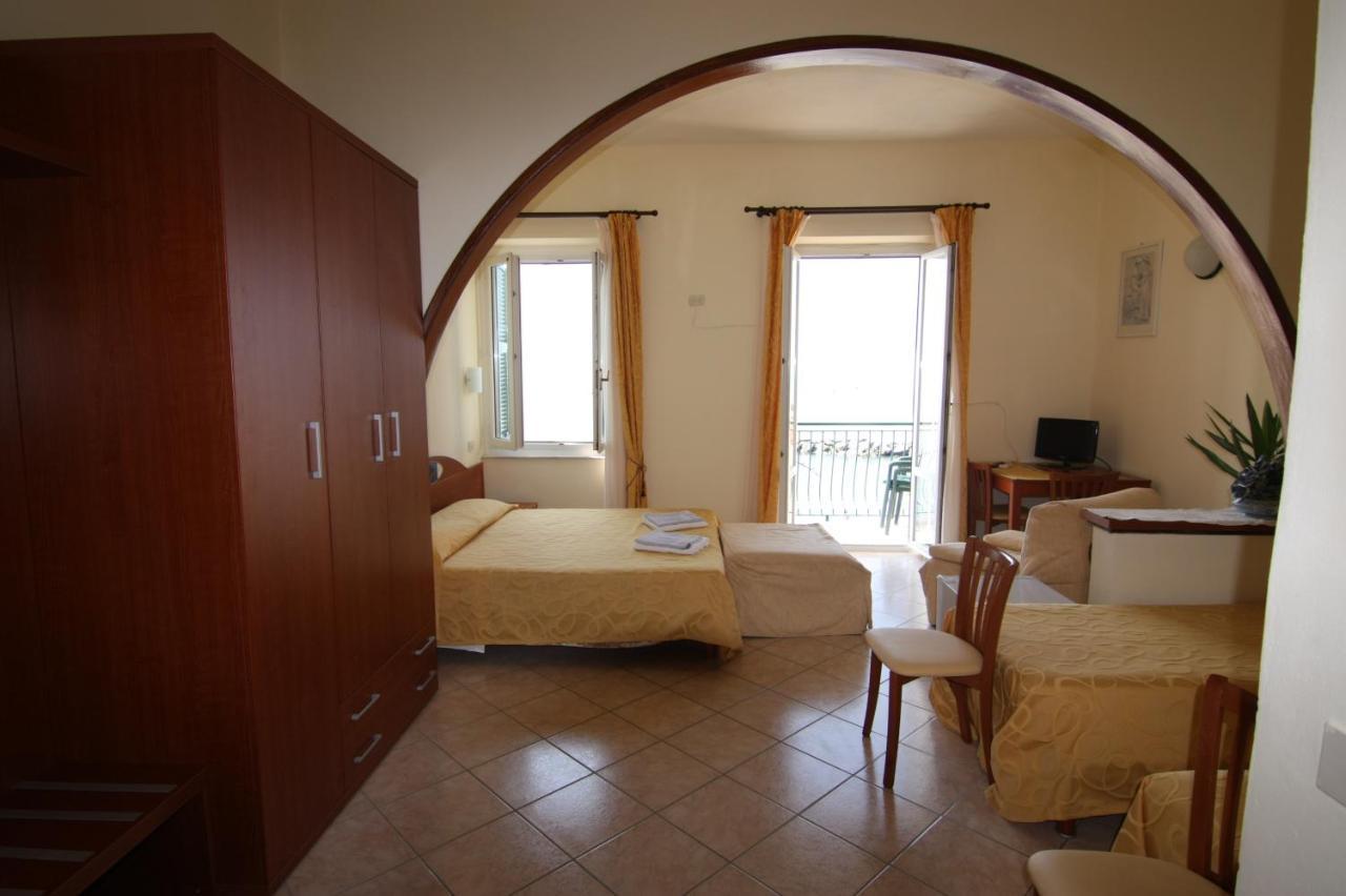 Viviani Raffaella Hotel Monterosso al Mare Luaran gambar