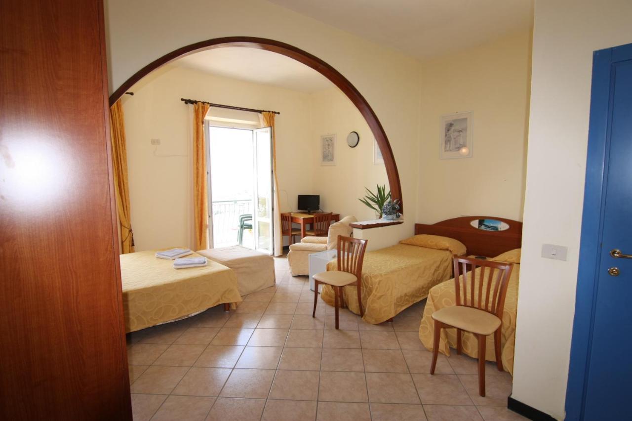 Viviani Raffaella Hotel Monterosso al Mare Luaran gambar