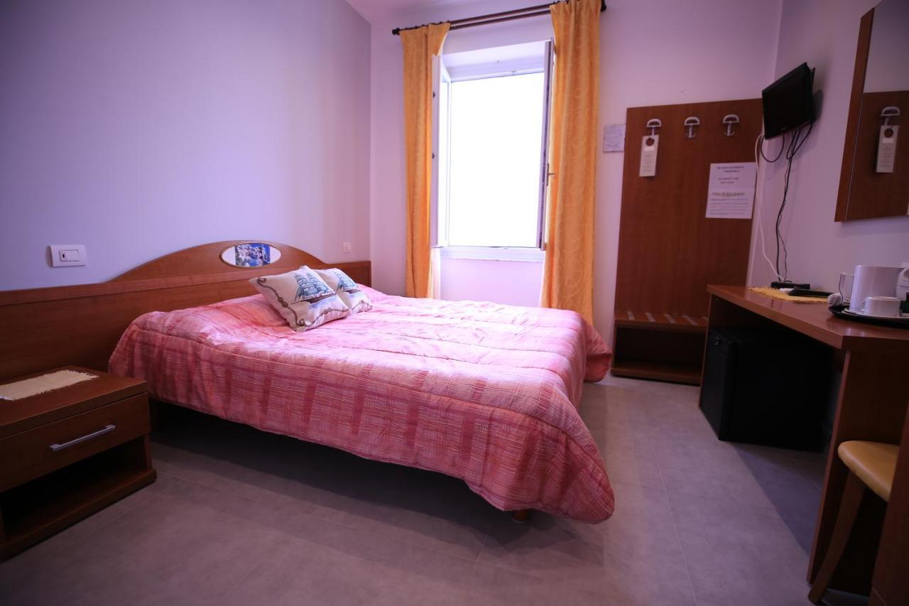 Viviani Raffaella Hotel Monterosso al Mare Luaran gambar