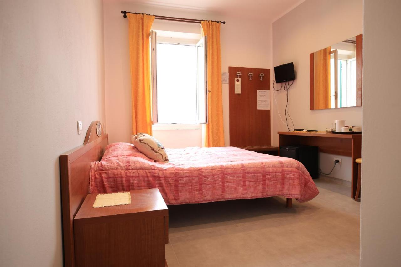 Viviani Raffaella Hotel Monterosso al Mare Luaran gambar