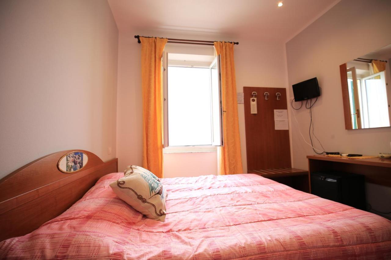 Viviani Raffaella Hotel Monterosso al Mare Luaran gambar