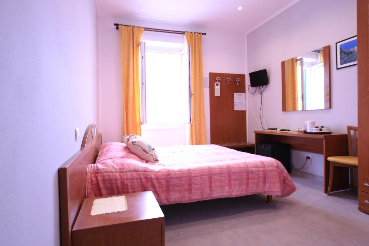 Viviani Raffaella Hotel Monterosso al Mare Luaran gambar