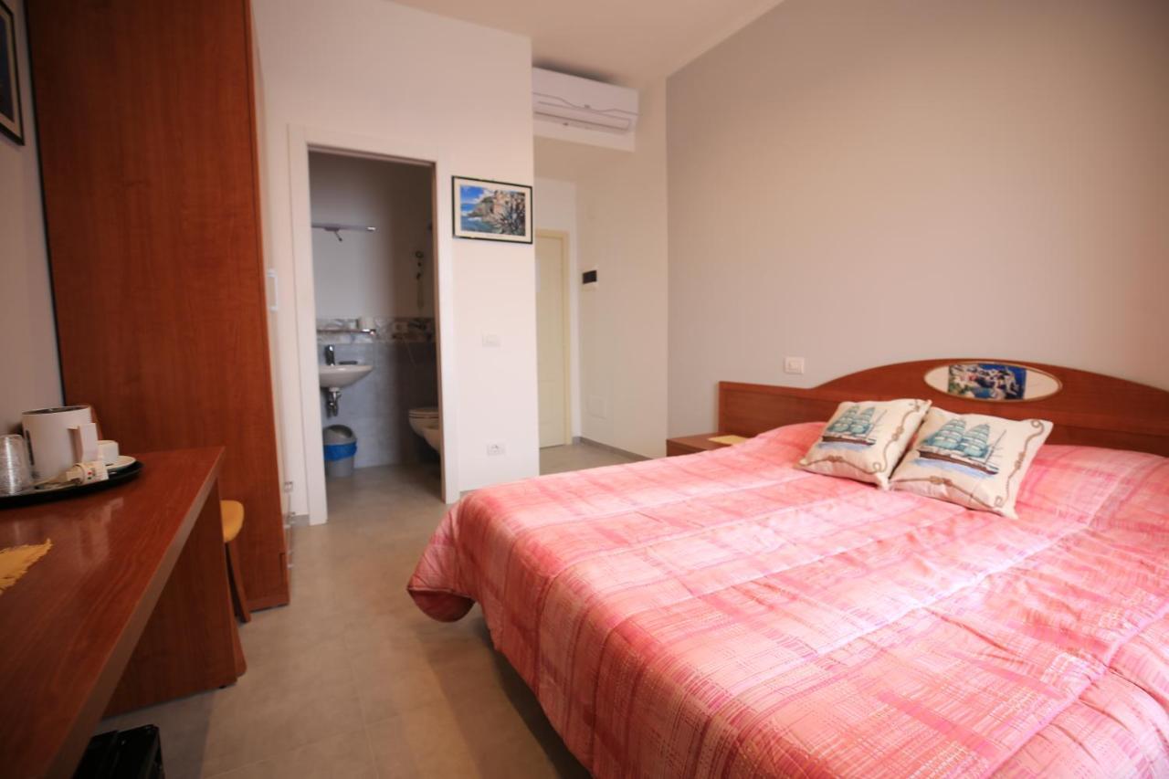 Viviani Raffaella Hotel Monterosso al Mare Luaran gambar